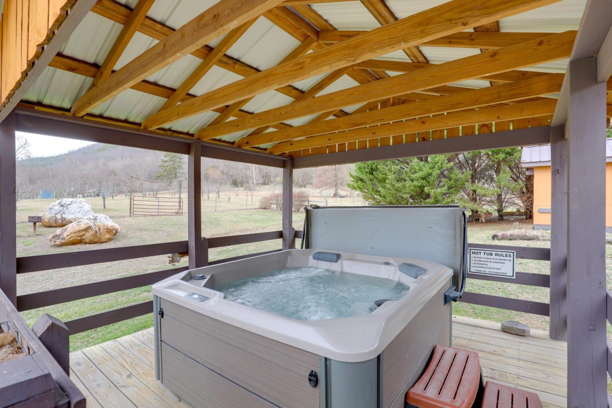Riverfront Hot Springs Cabin With Private Hot Tub! Zewnętrze zdjęcie