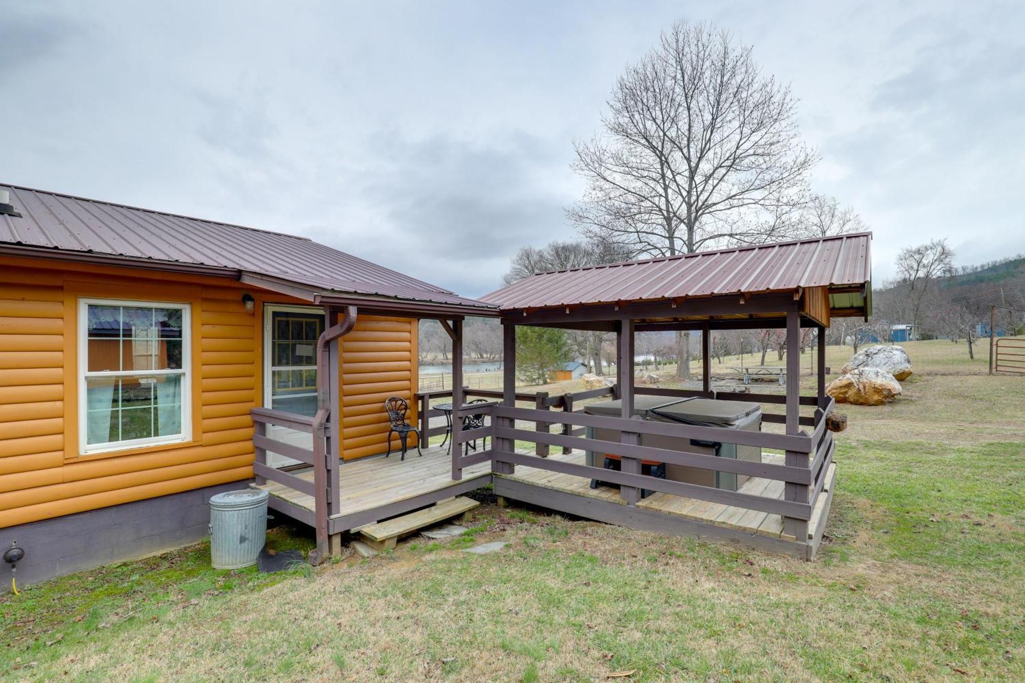 Riverfront Hot Springs Cabin With Private Hot Tub! Zewnętrze zdjęcie